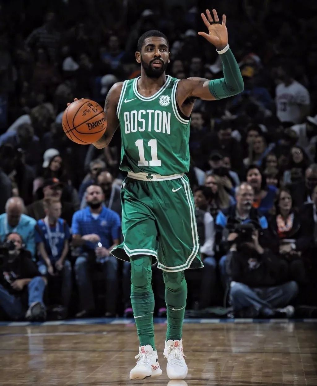 荣耀时刻，姆巴佩领取皇马11月最佳球员奖（姆巴佩荣膺皇马11月最佳球员）