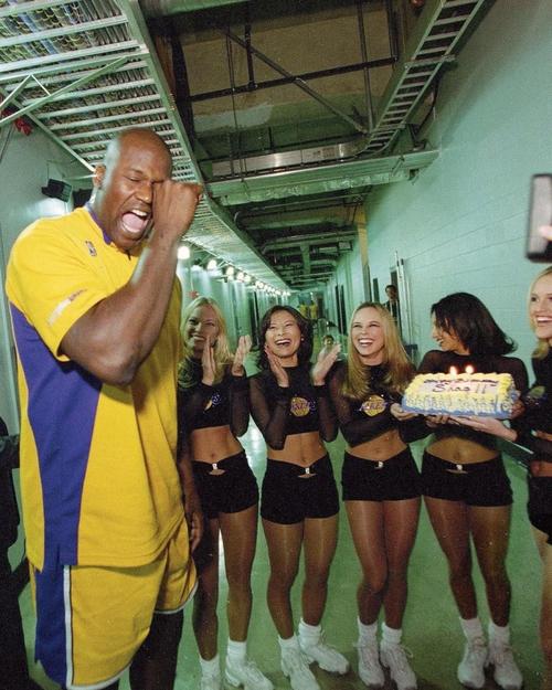 颜骏凌：武磊赛前对球队做了动员，我们争冠经验丰富没有包袱（颜骏凌：武磊赛前鼓劲全队，我们争冠经验十足、轻装上阵）