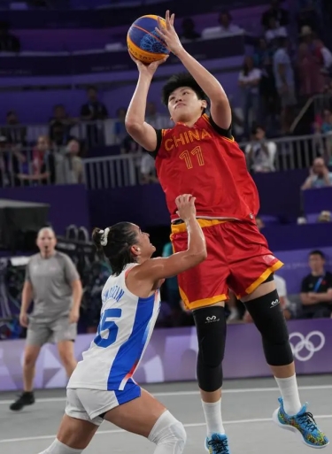 德劳伦蒂斯：孔蒂正带领球队重回正轨，球员也听从了他的指示（德劳伦蒂斯：孔蒂已让球队走上正轨，球员们在执行其部署）