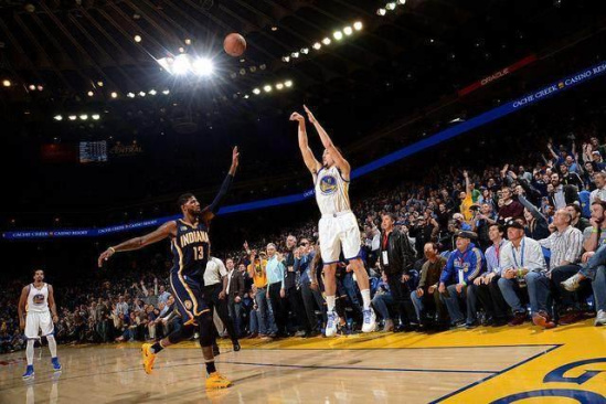 辽宁男篮三连胜王哲林状态火热（辽宁男篮豪取三连胜，王哲林火力全开）